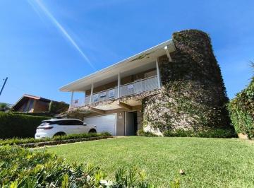 Casa · 370m² · 3 Quartos · 4 Vagas · Casa de Alto Padrão com 3 Dormitórios, Suíte, Piscina e 4 Vagas - Venda e Locação Disponível