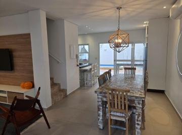 Casa de 4 quartos, São Sebastião · Excelente imóvel próximo a praia disponível para locação anual!