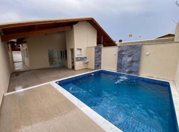 Casa de 2 quartos, Itanhaém · Casa com piscina e 2 quartos em Itanhaém.