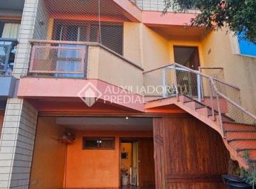 Casa · 160m² · 3 Quartos · 2 Vagas · Triplex espaçoso com 3 dormitórios (1 suíte), 2 vagas