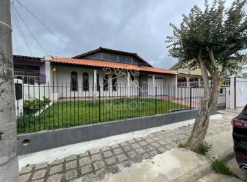 Casa · 200m² · 5 Quartos · 4 Vagas · Casa em Cajuru  -  Curitiba