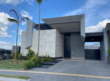 Casa · 231m² · 3 Quartos · 4 Vagas · Casa Térrea de Luxo no Portal do Sol Green - Mobiliada e Decorada