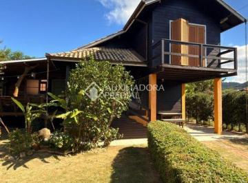 Casa · 160m² · 3 Quartos · Casa com amplo terreno no Rio Vermelho | 360 m² | 3 quartos.