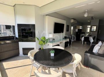 Apartamento · 90m² · 2 Quartos · 1 Vaga · Apartamento de 90m² com 2 quartos sendo 1 suíte na Praia Brava