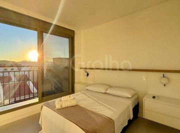 Apartamento · 74m² · 2 Quartos · 2 Vagas · Duplex com 2 suítes com 74m² em Jurerê Internacional.
