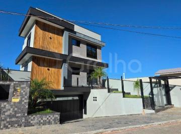 Casa · 486m² · 6 Quartos · 4 Vagas · Linda casa de 486m² com vista para a Baía de São José