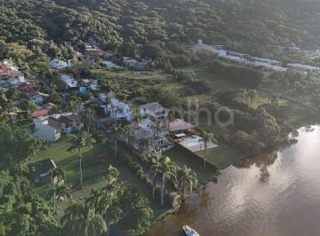 10 · Casa de 320m² com 5 suítes na Lagoa da Conceição