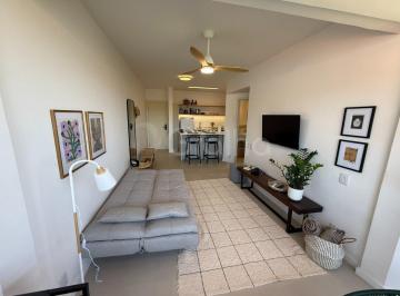 Apartamento · 46m² · 1 Quarto · 1 Vaga · Apartamento de 1 Quarto com 46 m² em Canasvieiras, em Florianópolis.
