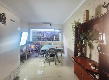 4 - · Apartamento de 81m² com 2 quartos sendo 1 suíte em Coqueiros