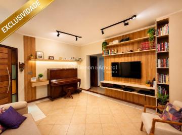 Casa · 194m² · 3 Quartos · 4 Vagas · Sobrado com quintal gramado e piscina no Okinawa