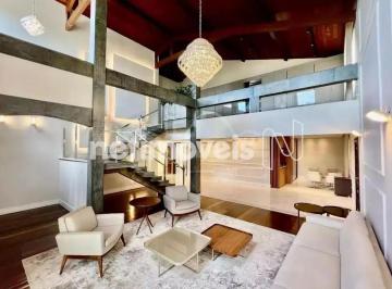 Casa · 694m² · 3 Quartos · 10 Vagas · Casa de alto padrão com energia fotovoltaica e lazer completo
