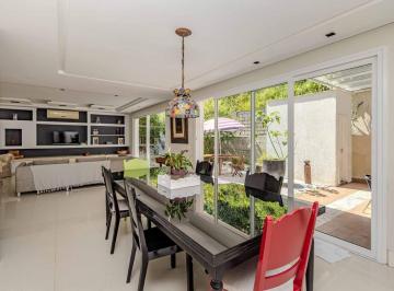 Casa · 445m² · 5 Quartos · 5 Vagas · Casa Moderna com 5 Dormitórios, Terraço com Vista para o Mar e 5 Vagas na Praia dos Amores