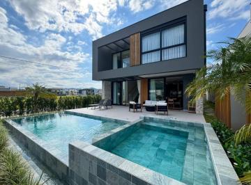 Casa · 400m² · 4 Quartos · 4 Vagas · Casa em Condomínio à venda no Caledônia Private Village em Camboriú.