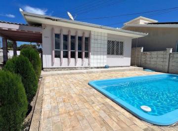Casa · 169m² · 3 Quartos · 2 Vagas · Linda casa de 3 dormitórios, sendo uma suíte, e uma área total de terreno em torno de 420m².