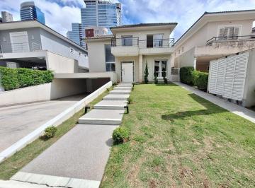 Casa · 46816m² · 4 Quartos · 4 Vagas · Casa com 4 suítes, piscina e reforma recente no Conde II
