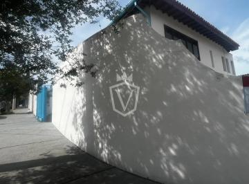 Comercial · 450m² · 8 Vagas · Casa comercial de esquina para locação na R.Barão de Teffé - Jundiaí - SP