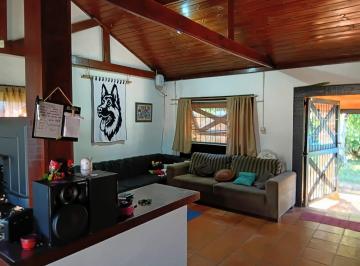 Casa · 130m² · 3 Quartos · 3 Vagas · 
                                Casa c/ 3 quartos, suite e 3 vagas e quintal e espaço gourmet à ven