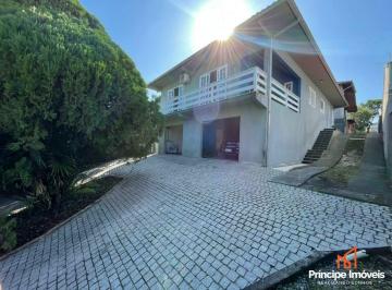 Casa · 135m² · 4 Quartos · 2 Vagas · Casa com 4 quartos no Floresta em Joinville