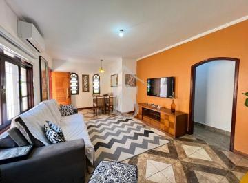 Casa · 138m² · 3 Quartos · 3 Vagas · Casa Isolada no Bairro Caiçara Praia Grande SP, com 3 quartos, sendo 1 suíte.