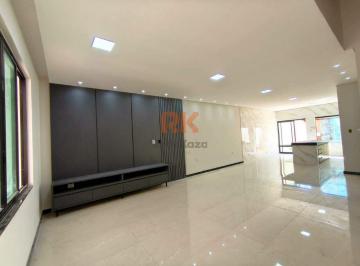 Casa · 240m² · 4 Quartos · Casa de 4 quartos, suíte, closet, varanda e área gourmet no bairro Três Barras, no centro de Contage
