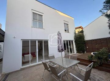 Casa · 266m² · 4 Quartos · 4 Vagas · Casa para locação de 04 dormitórios, sendo 04 suítes com closet e piscina para locação no condomínio