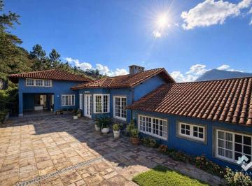 casa-a-venda-no-green-valley-em-albuquerque-tereso050480.jpeg · Casa à venda no Green Valley em Albuquerque Teresópolis com 4 quartos, 2 suítes e terreno 1.480m²