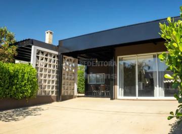 Rural · 850m² · Terras da Barra Rancho com 4 suítes sendo 1 máster.