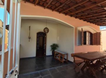 varanda e garagem · Casa linear em local privilegiado
