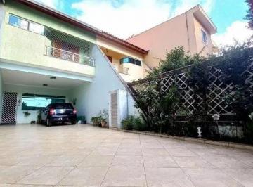 Casa · 240m² · 4 Quartos · 6 Vagas · Excelente Sobrado na Vila Assunção | 4 Suítes | 6 Vagas