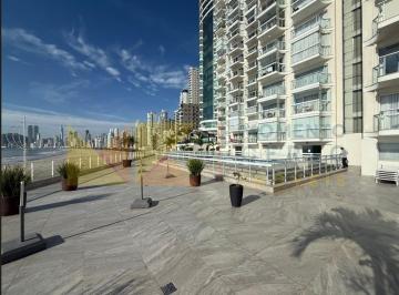 Apartamento · 70m² · 2 Quartos · 1 Vaga · Apartamento a venda em condomínio frente mar em Balneário Camboriú