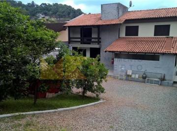 Casa · 195m² · 3 Quartos · 2 Vagas · Ampla residência em uma das melhores localizações em Blumenau !!!