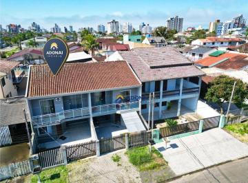f73f78ae78f6477d0c66806902eabc4fcc452c72 · Sobrado com 3 dormitórios no Centro de Guaratuba-PR, Excelente Custo Benefício, à venda, 112 m² por 