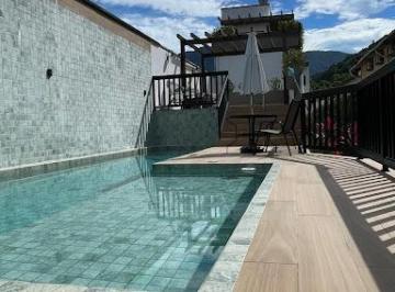 Piscina comunitaria  · Casa em condomínio à venda em Maresias – 3 dormitórios | Próxima à praia | Financiável