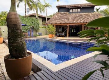 2df8d7785f18e92aa07919045129e2d20521445a · Casa em condomínio na Aldeia da Baleia | Reformada | 4 dormitórios | Piscina privativa