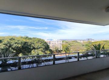 Apartamento · 187m² · 4 Quartos · 2 Vagas · SQN 304 - Apartamento de 4 quartos - 1 suíte - ASA NORTE