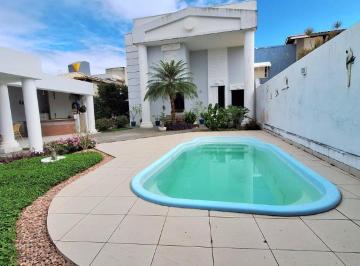 Casa · 261m² · 4 Quartos · 2 Vagas · Casa Padrão em Lauro de Freitas