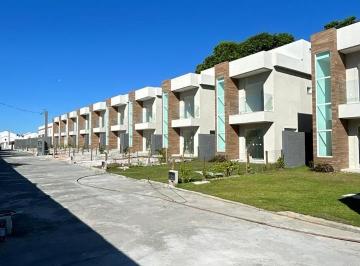 Casa · 10m² · 3 Quartos · 2 Vagas · Casa Padrão em CAMAÇARI