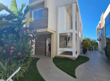 Casa · 243m² · 4 Quartos · 2 Vagas · Casa Padrão em Lauro de Freitas