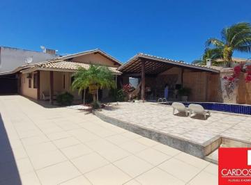 Casa · 180m² · 4 Quartos · Casa Padrão em Lauro de Freitas