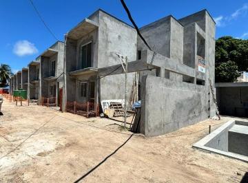 Casa · 168m² · 3 Quartos · 2 Vagas · Casa Padrão em Lauro de Freitas