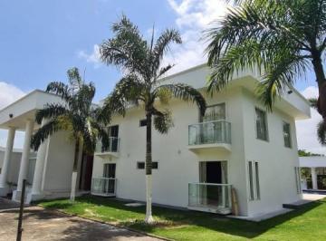 Casa · 120m² · 8 Quartos · 20 Vagas · Casa Padrão em Lauro de Freitas