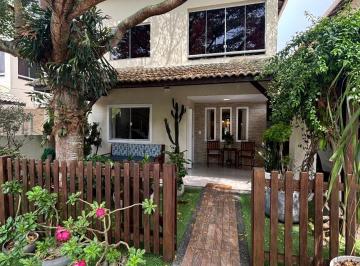 Casa · 189m² · 4 Quartos · 2 Vagas · Casa Padrão em Lauro de Freitas