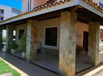 Casa · 350m² · 6 Quartos · Casa Padrão em Lauro de Freitas