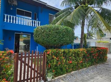 Casa · 130m² · 4 Quartos · Casa Padrão em Lauro de Freitas