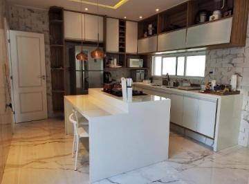 Casa · 160m² · 4 Quartos · 2 Vagas · Casa Padrão em Lauro de Freitas