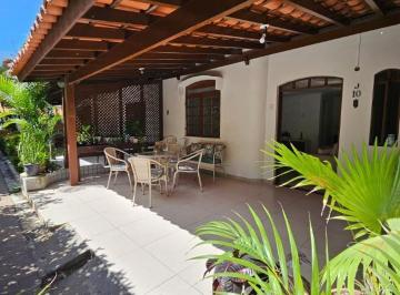 Casa · 174m² · 4 Quartos · 1 Vaga · Casa Padrão em Lauro de Freitas