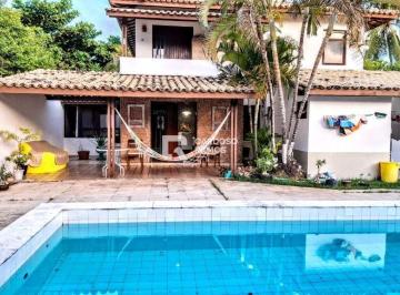 Casa · 291m² · 5 Quartos · Casa Padrão em Lauro de Freitas