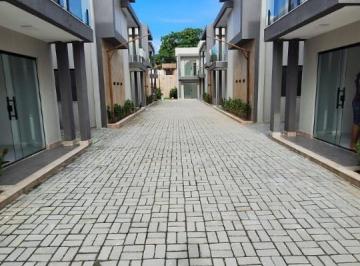 Casa · 132m² · 4 Quartos · Casa Padrão em Lauro de Freitas
