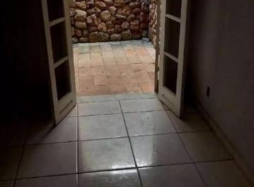Casa · 130m² · 3 Quartos · 1 Vaga · VENDO ÓTIMA CASADE 130 MT COM 3 DORMITÓRIOS NO CENTRO DE MACAE