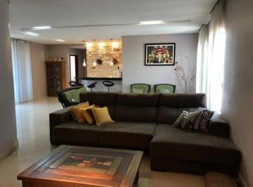 Foto 09 · Casa com 2 Andares, Dentro de Condomínio, 5 Quartos, Lote de 400m², Boa Localização na Rua 05 em Vic